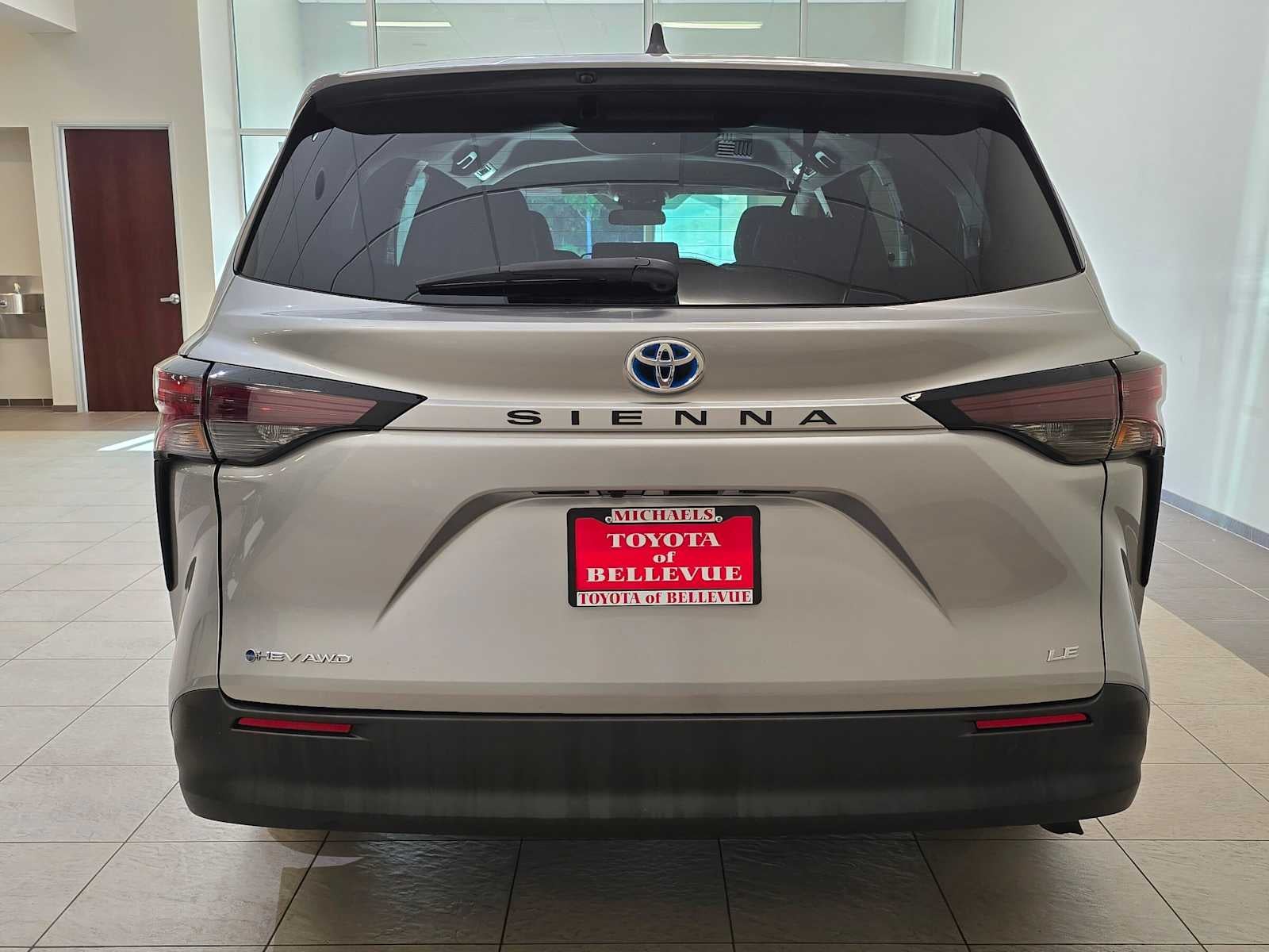 2025 Toyota Sienna LE