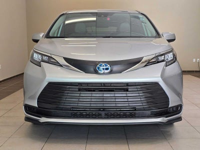 2025 Toyota Sienna LE