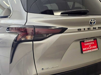 2025 Toyota Sienna LE