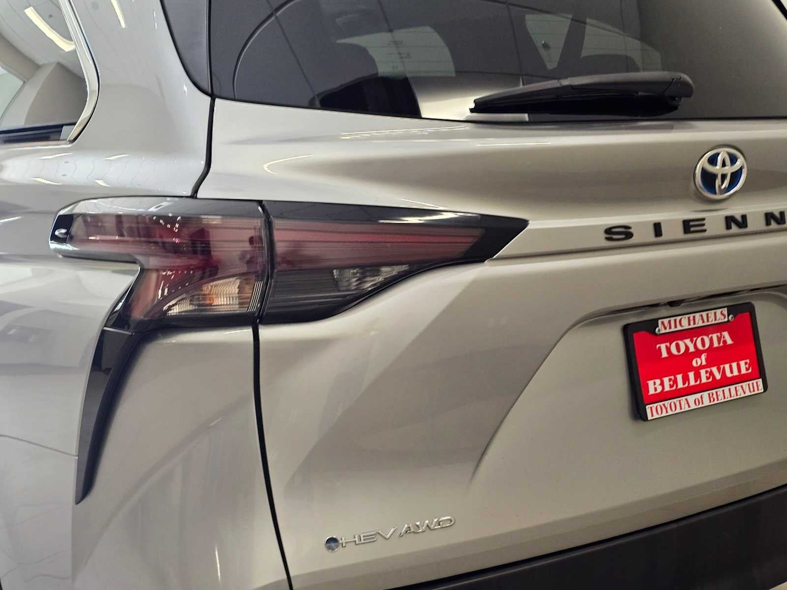 2025 Toyota Sienna LE