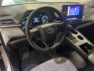 2025 Toyota Sienna LE