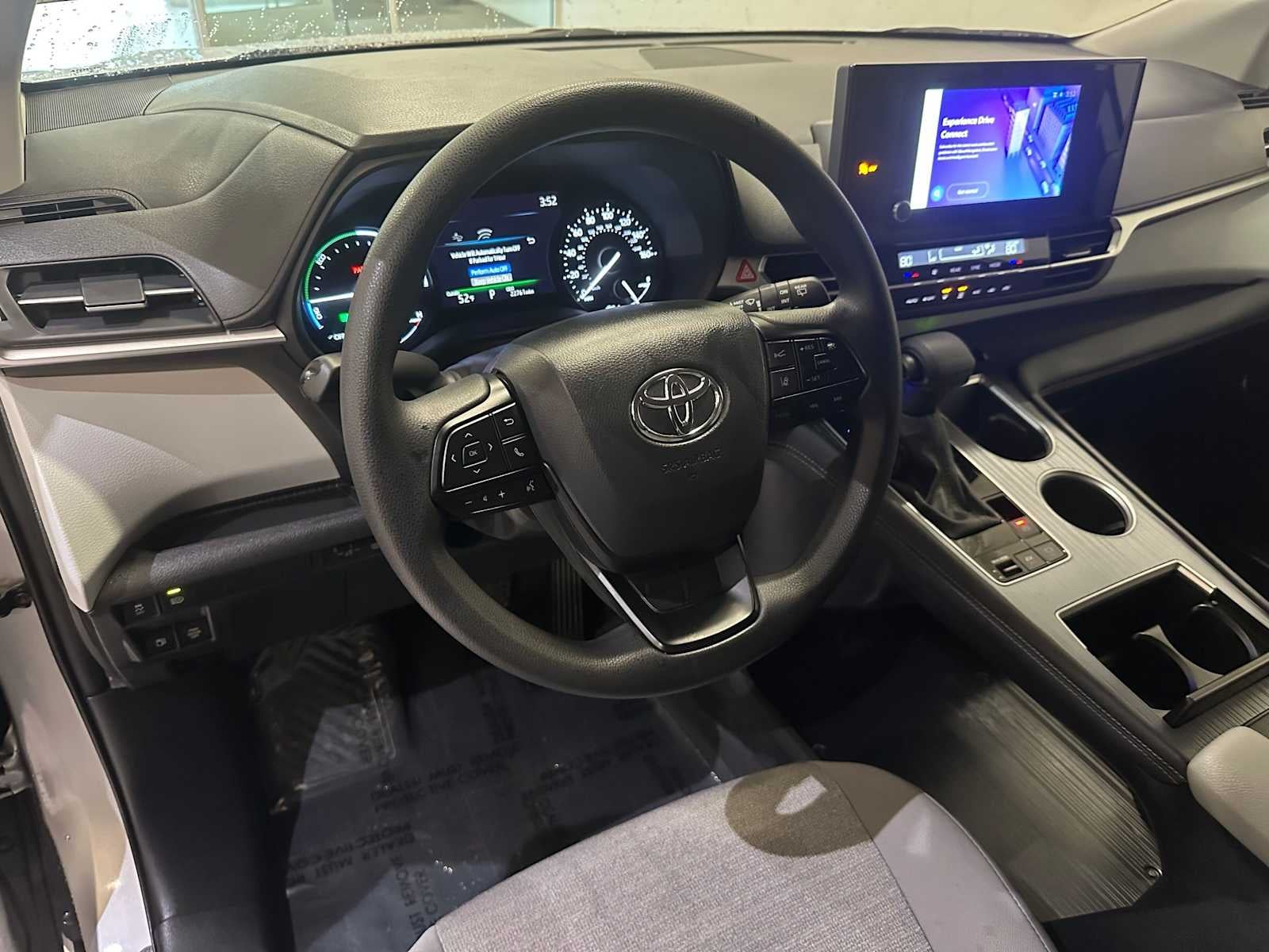 2025 Toyota Sienna LE