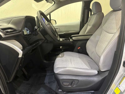 2025 Toyota Sienna LE