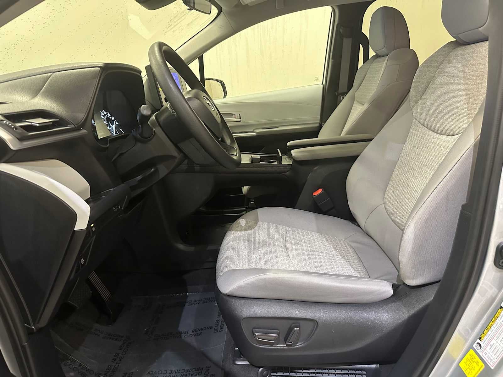 2025 Toyota Sienna LE