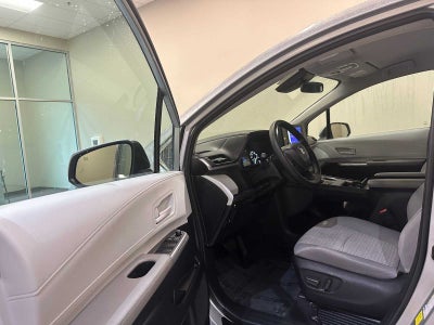 2025 Toyota Sienna LE