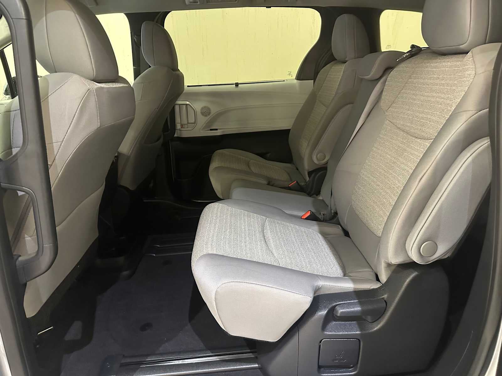 2025 Toyota Sienna LE