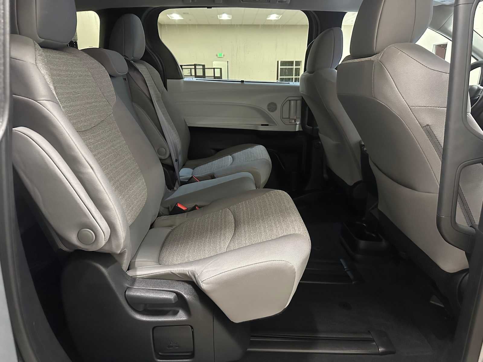 2025 Toyota Sienna LE