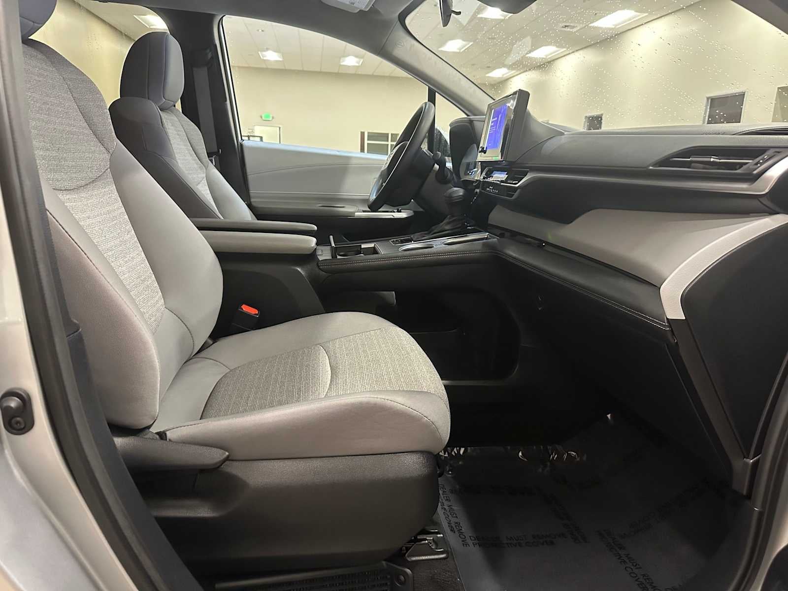 2025 Toyota Sienna LE