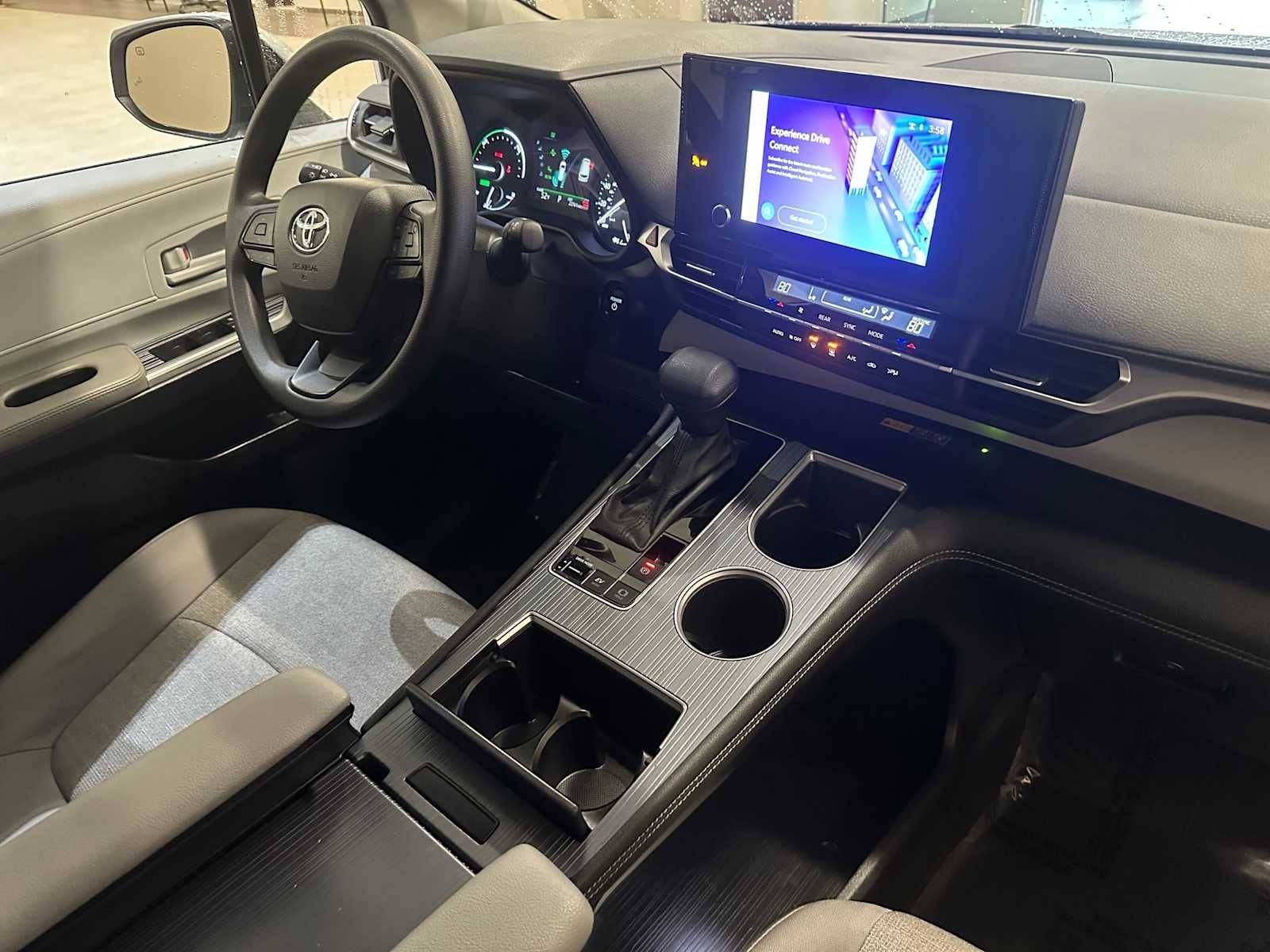 2025 Toyota Sienna LE