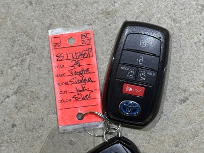 2025 Toyota Sienna LE