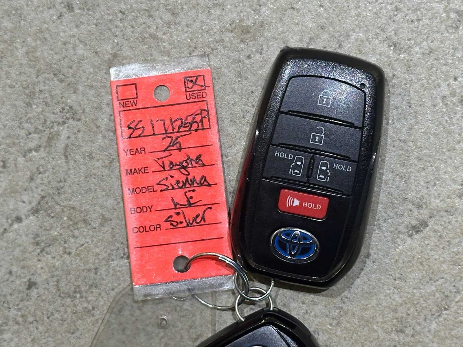 2025 Toyota Sienna LE