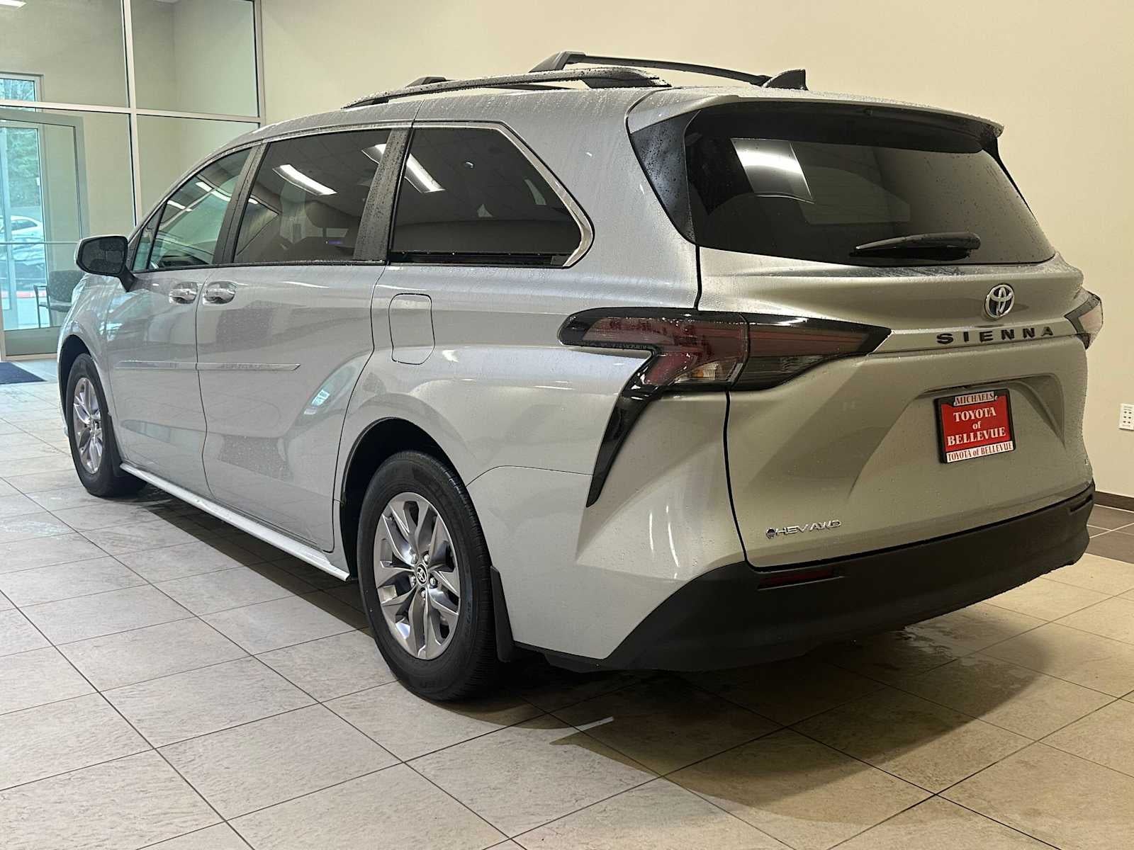 2025 Toyota Sienna LE