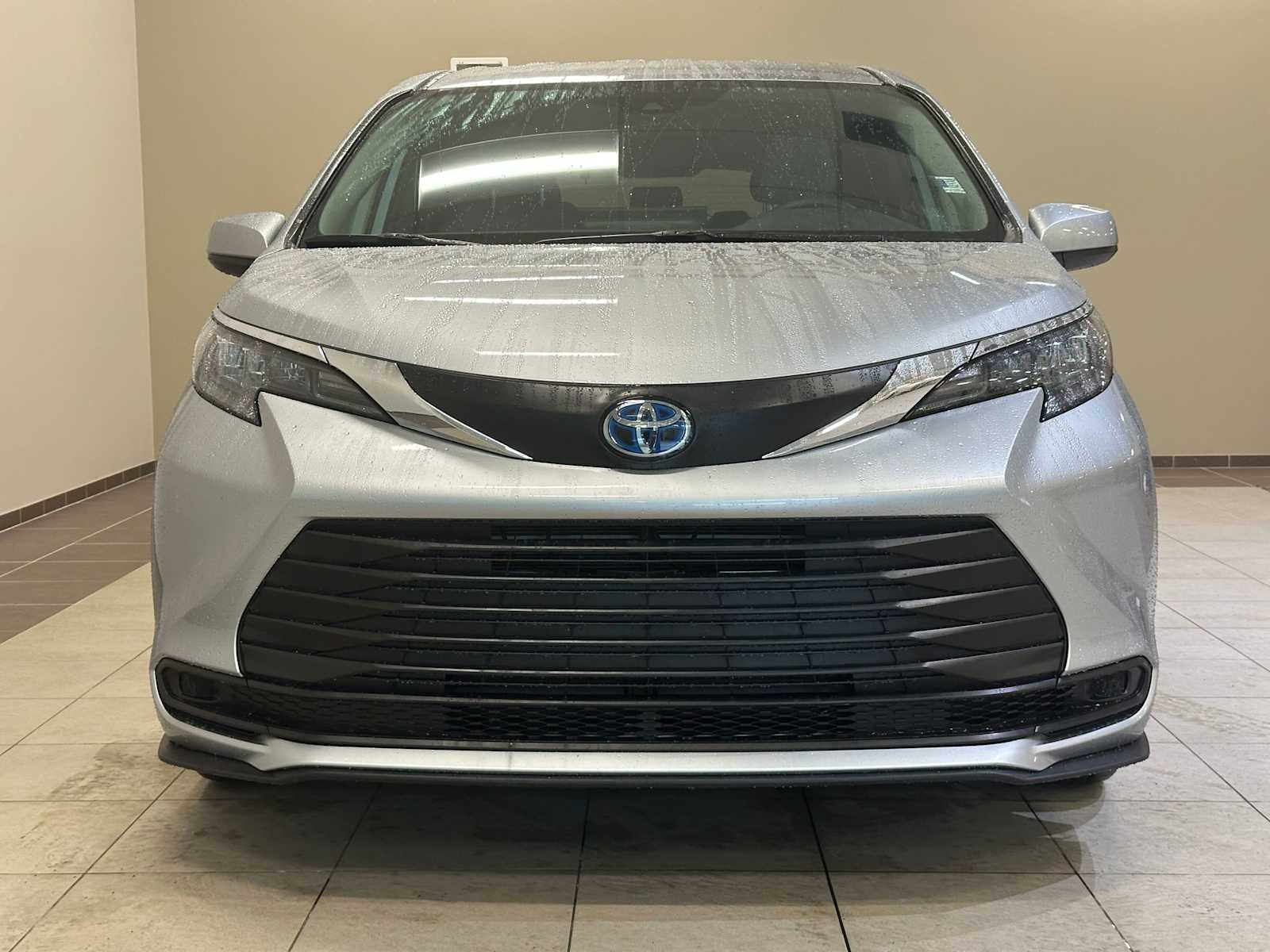 2025 Toyota Sienna LE