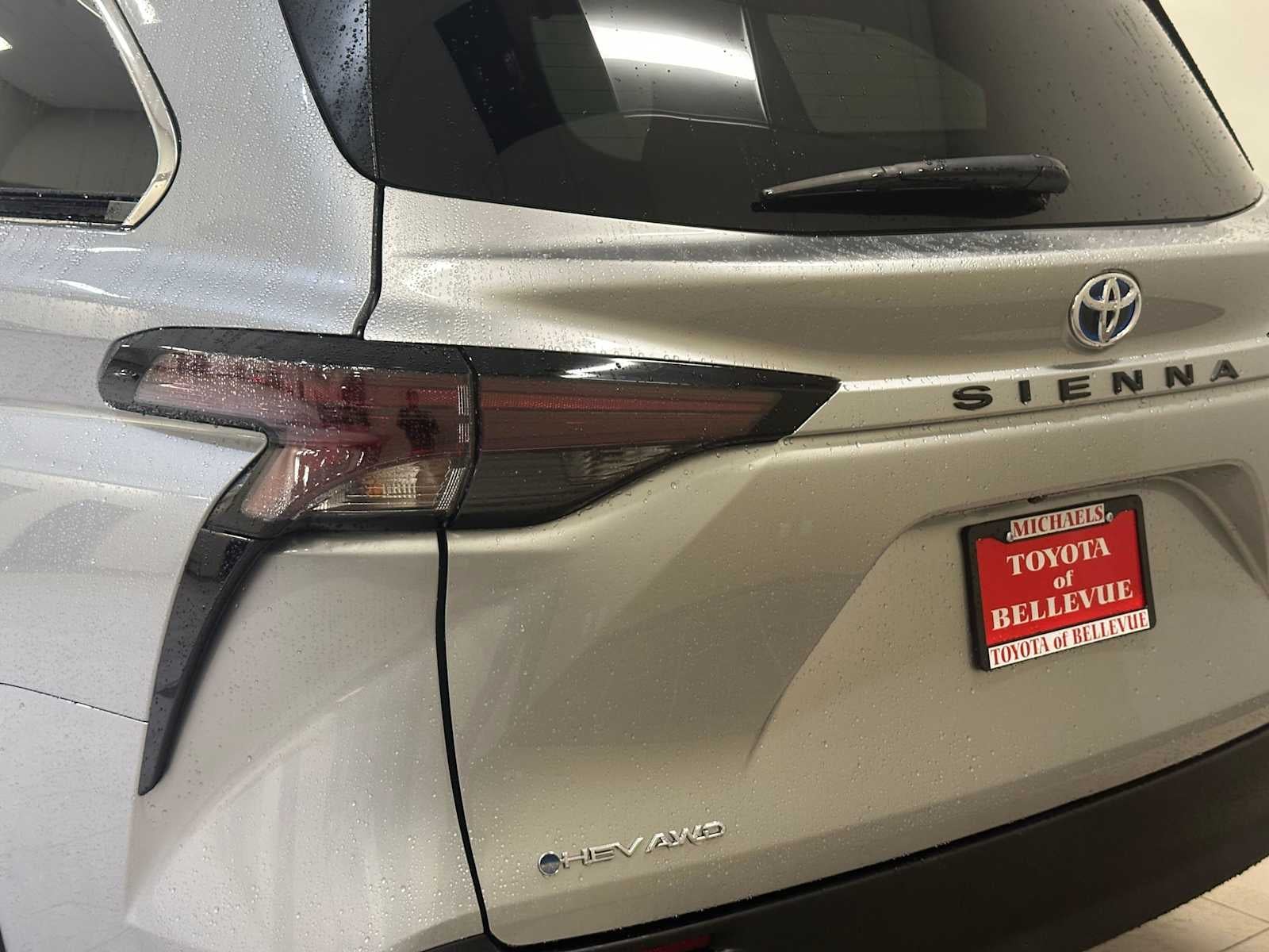 2025 Toyota Sienna LE