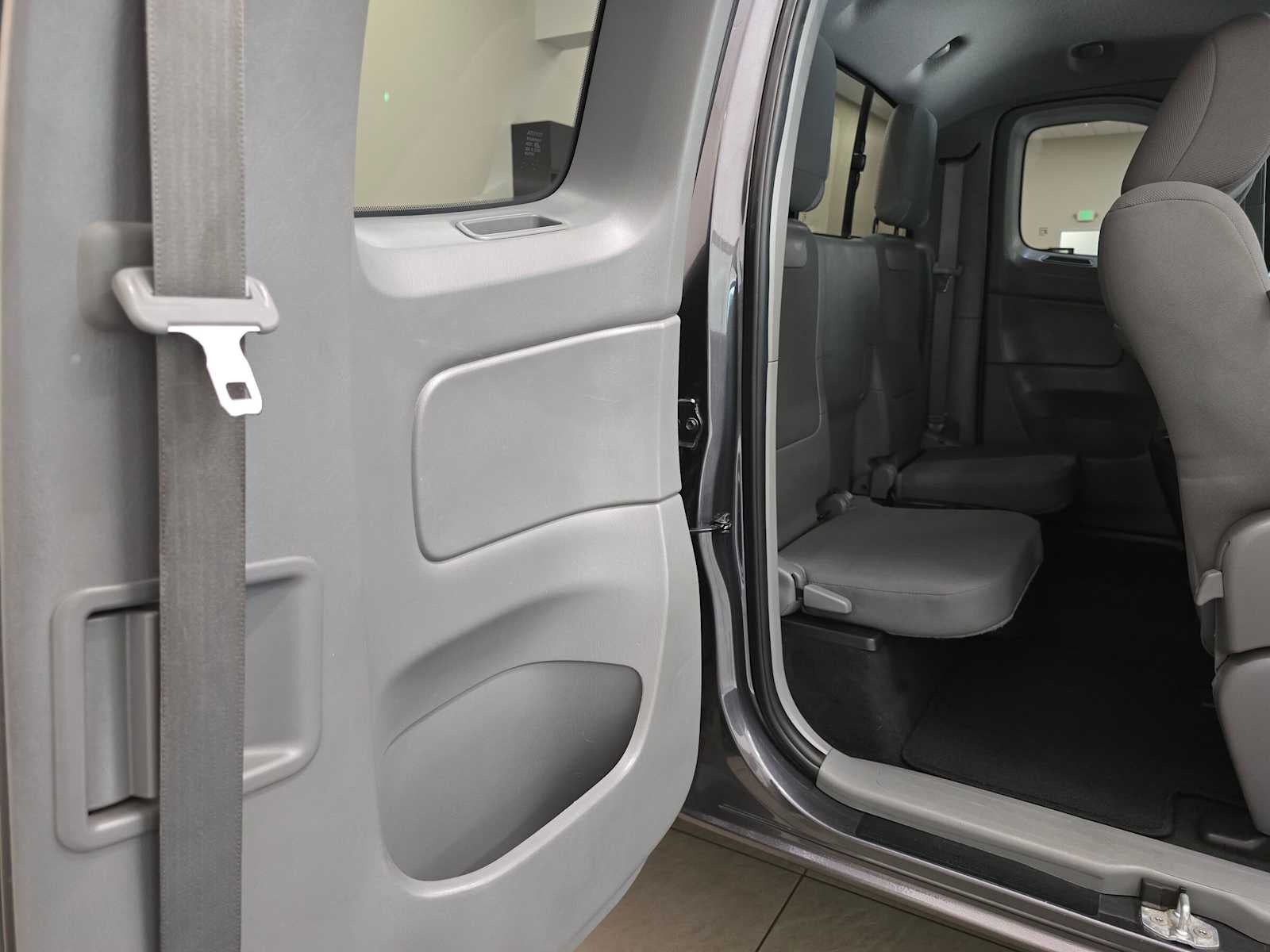 2012 Toyota Tacoma 2WD Access Cab I4 AT (Natl)