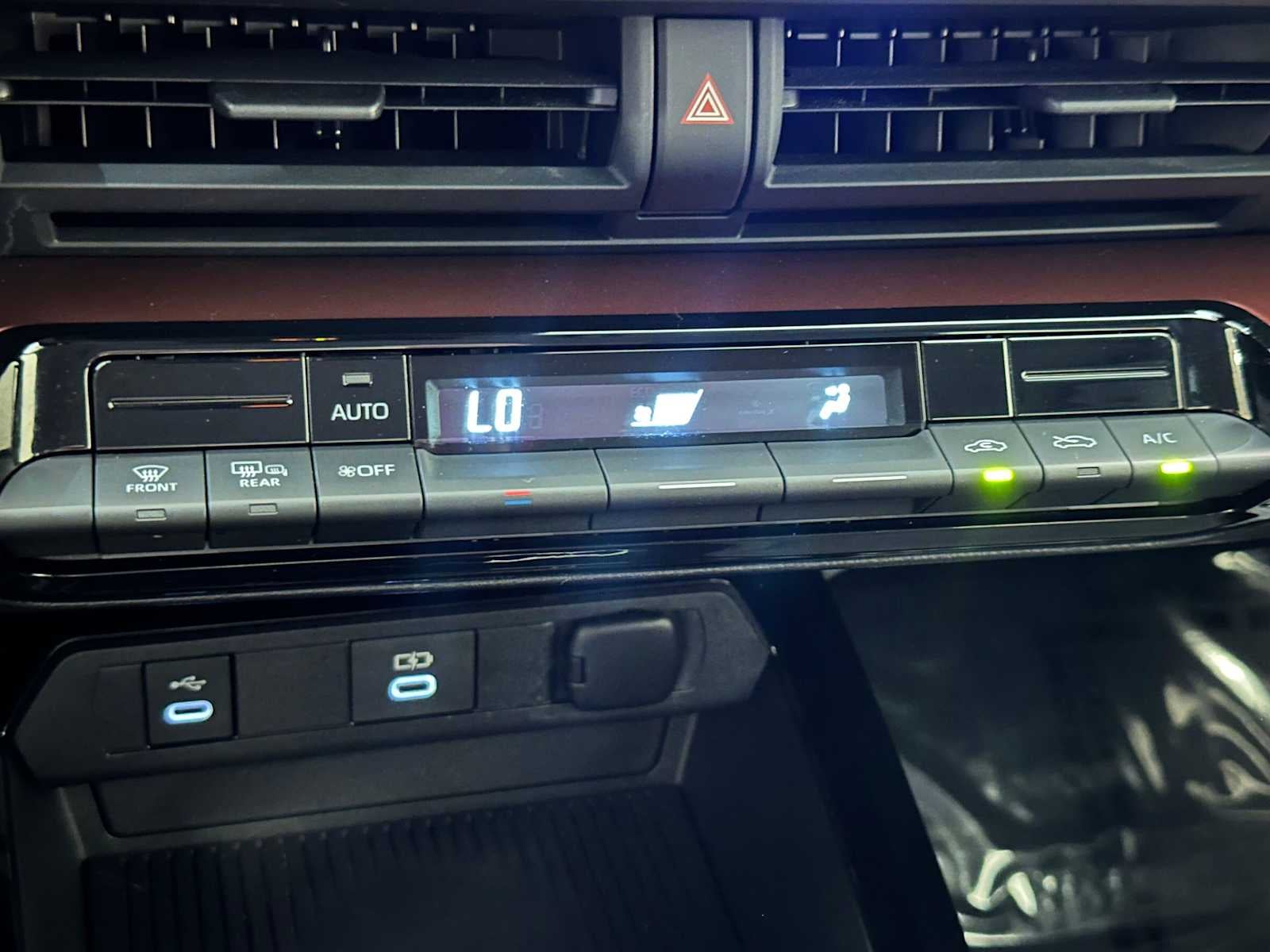 2024 Toyota Prius Prime SE - Photo 15