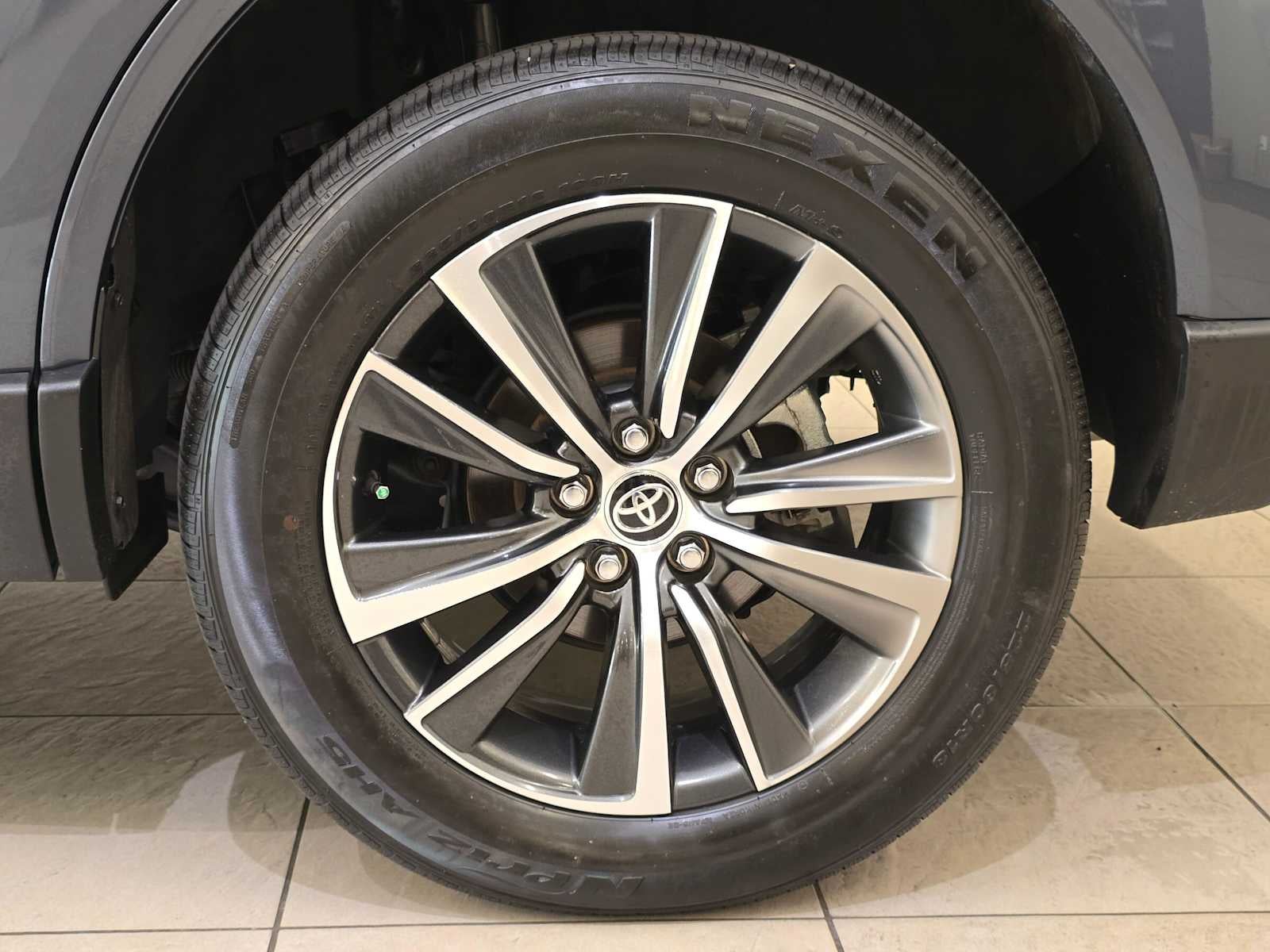 2024 Toyota Venza LE