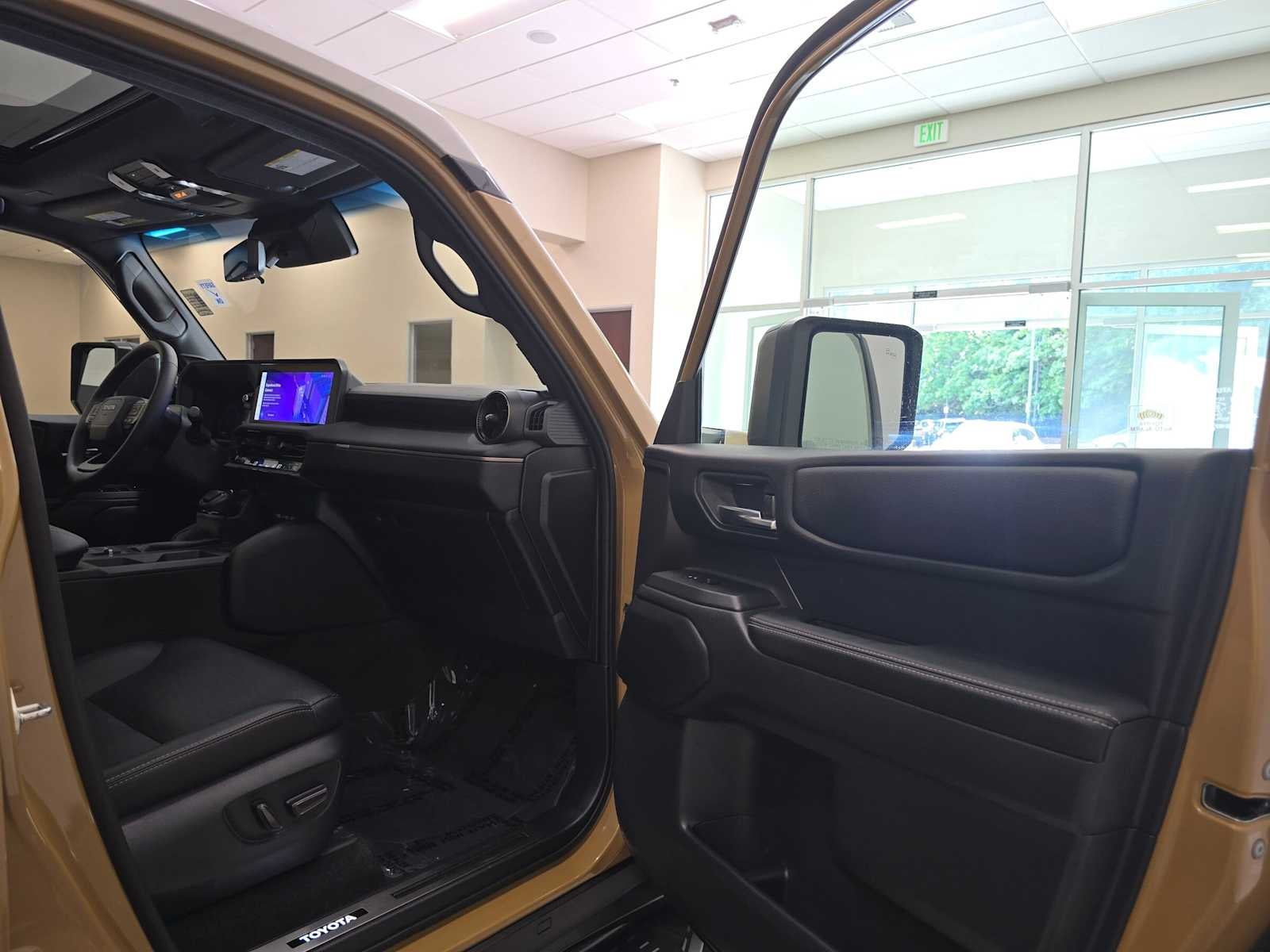 2025 Toyota Land Cruiser 4WD (Natl)