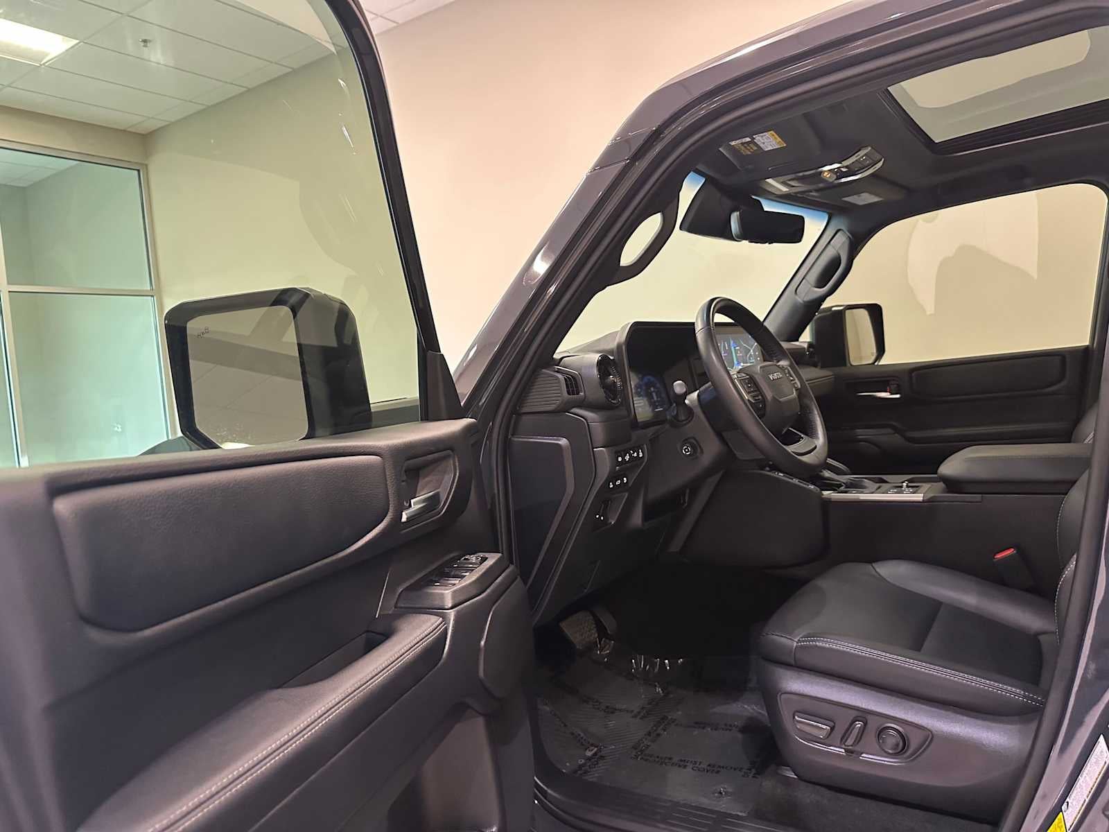 2025 Toyota Land Cruiser 4WD (Natl)