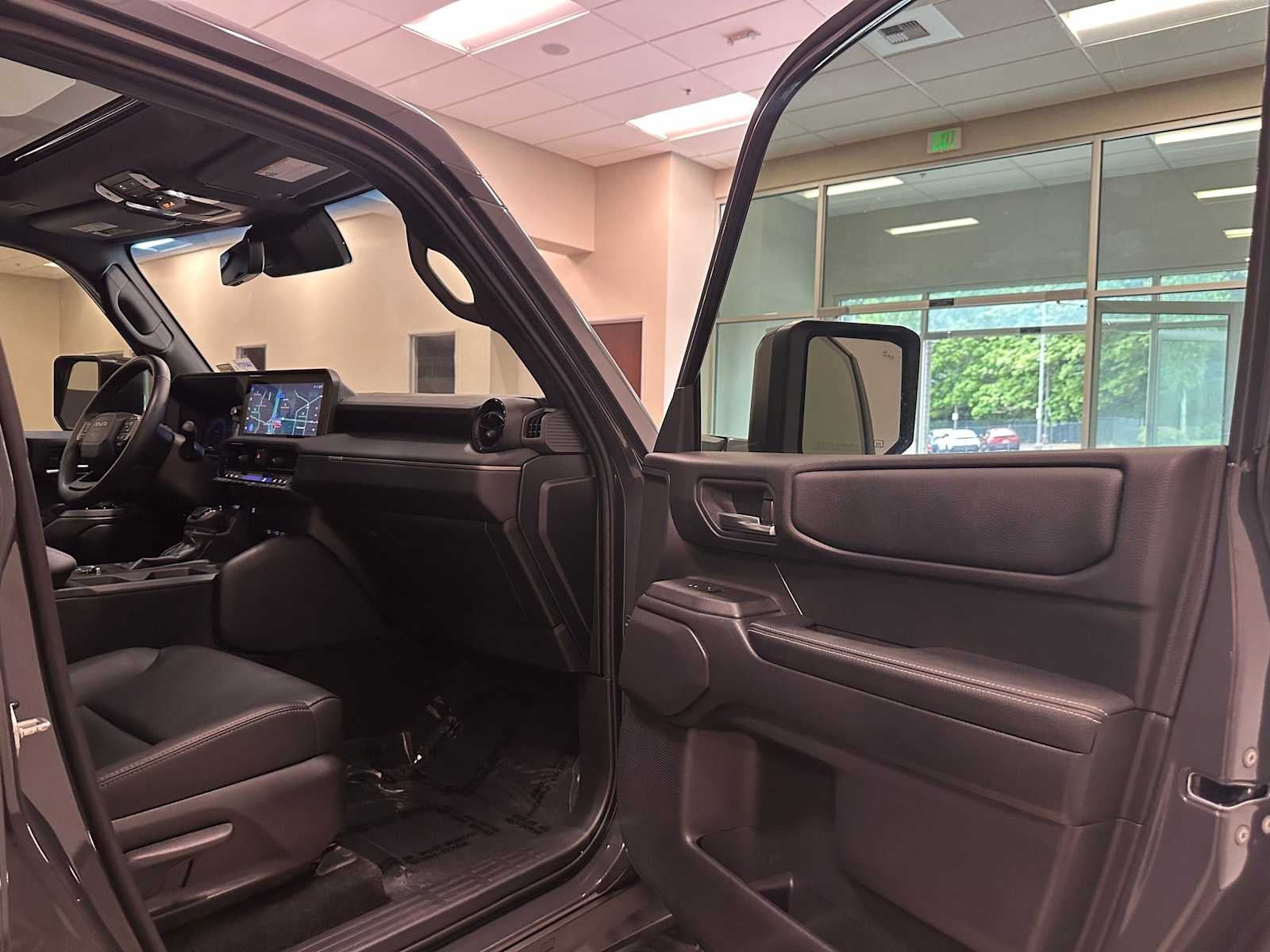 2025 Toyota Land Cruiser 4WD (Natl)