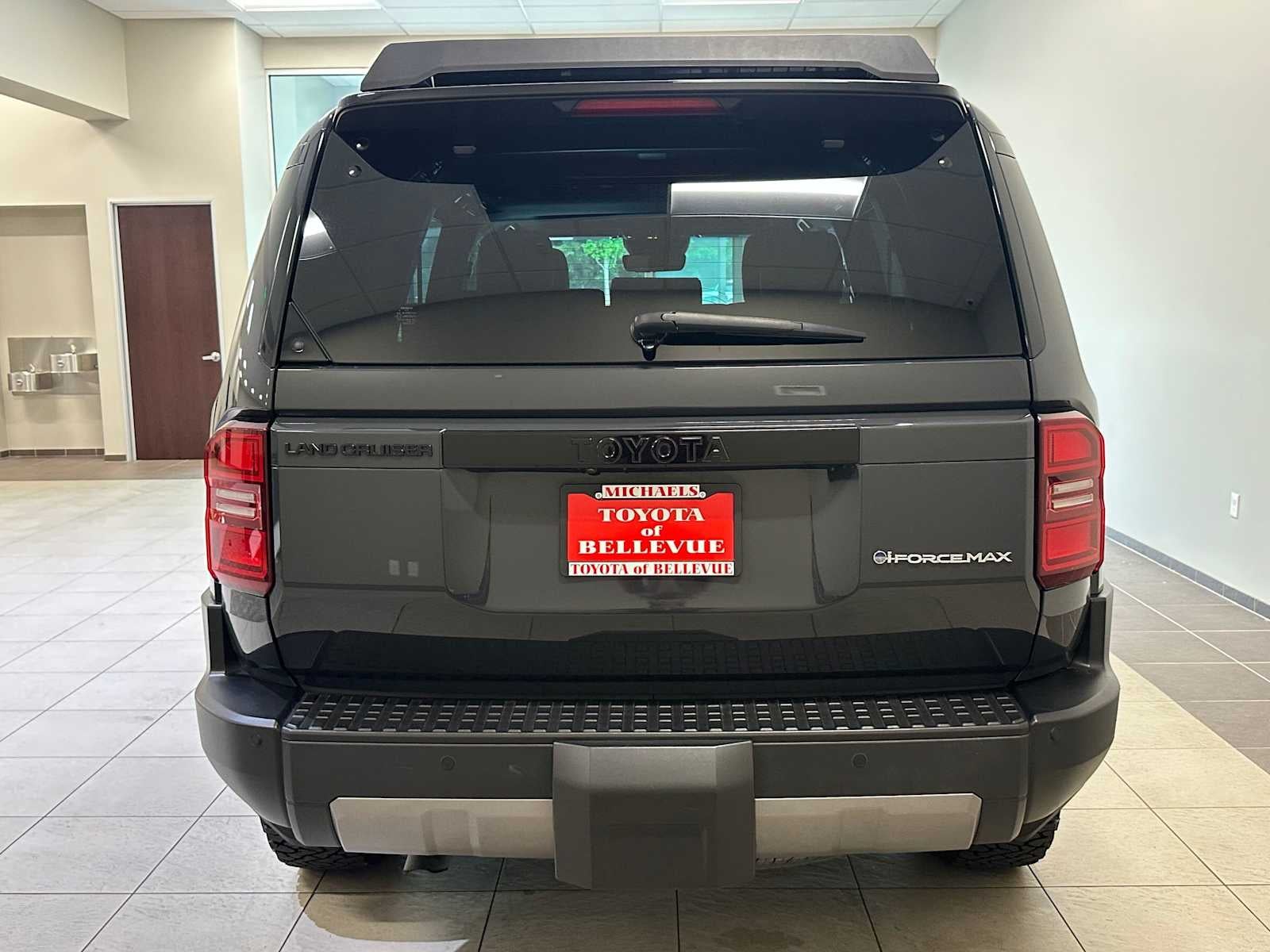 2025 Toyota Land Cruiser 4WD (Natl)