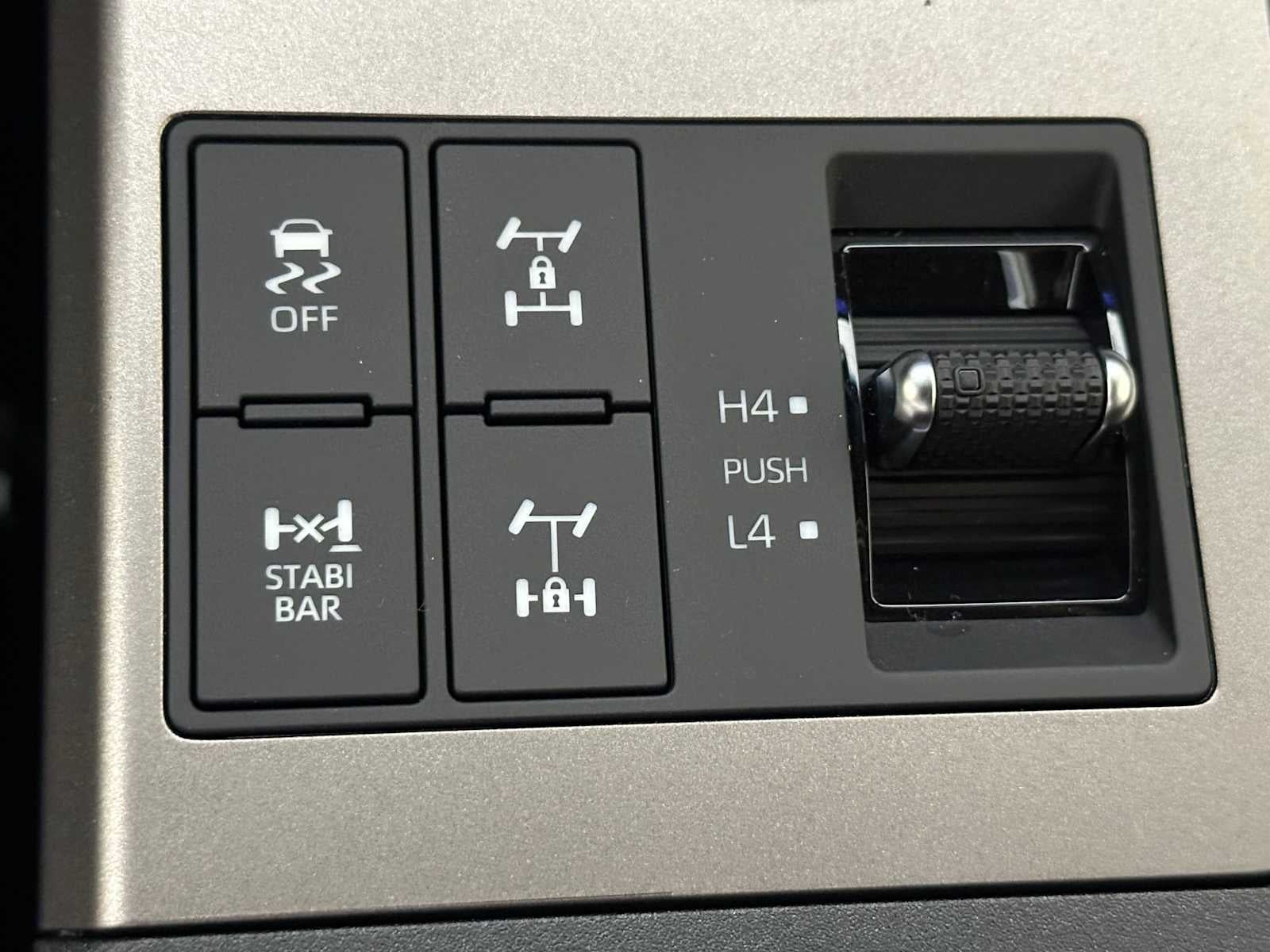 2026 Toyota Land Cruiser 4WD (Natl)