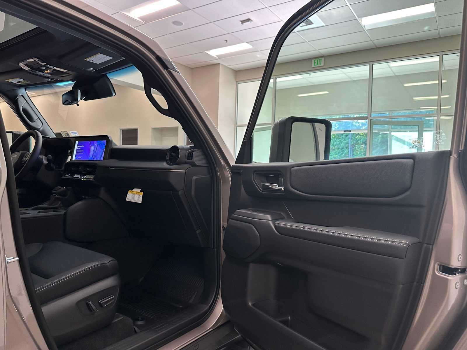 2026 Toyota Land Cruiser 4WD (Natl)