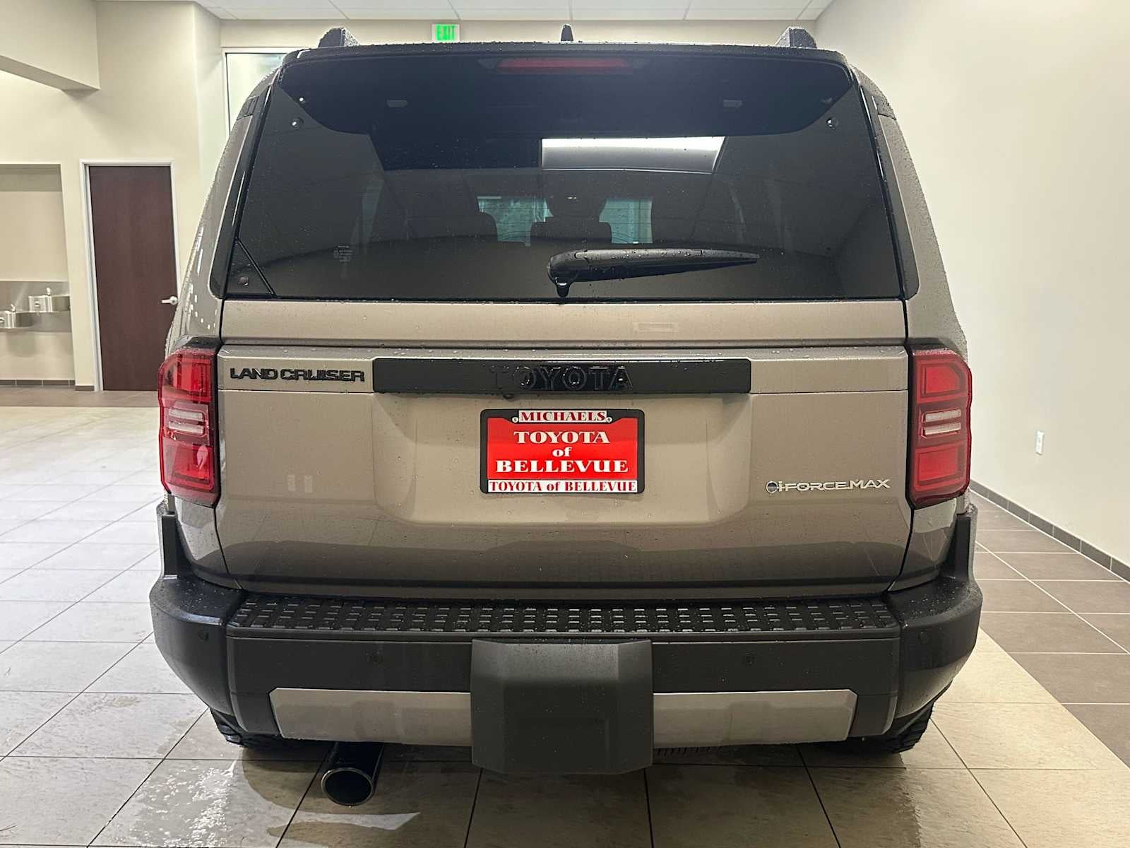 2025 Toyota Land Cruiser 4WD (Natl)