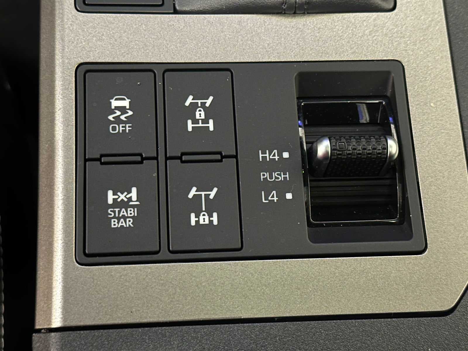 2025 Toyota Land Cruiser 4WD (Natl)