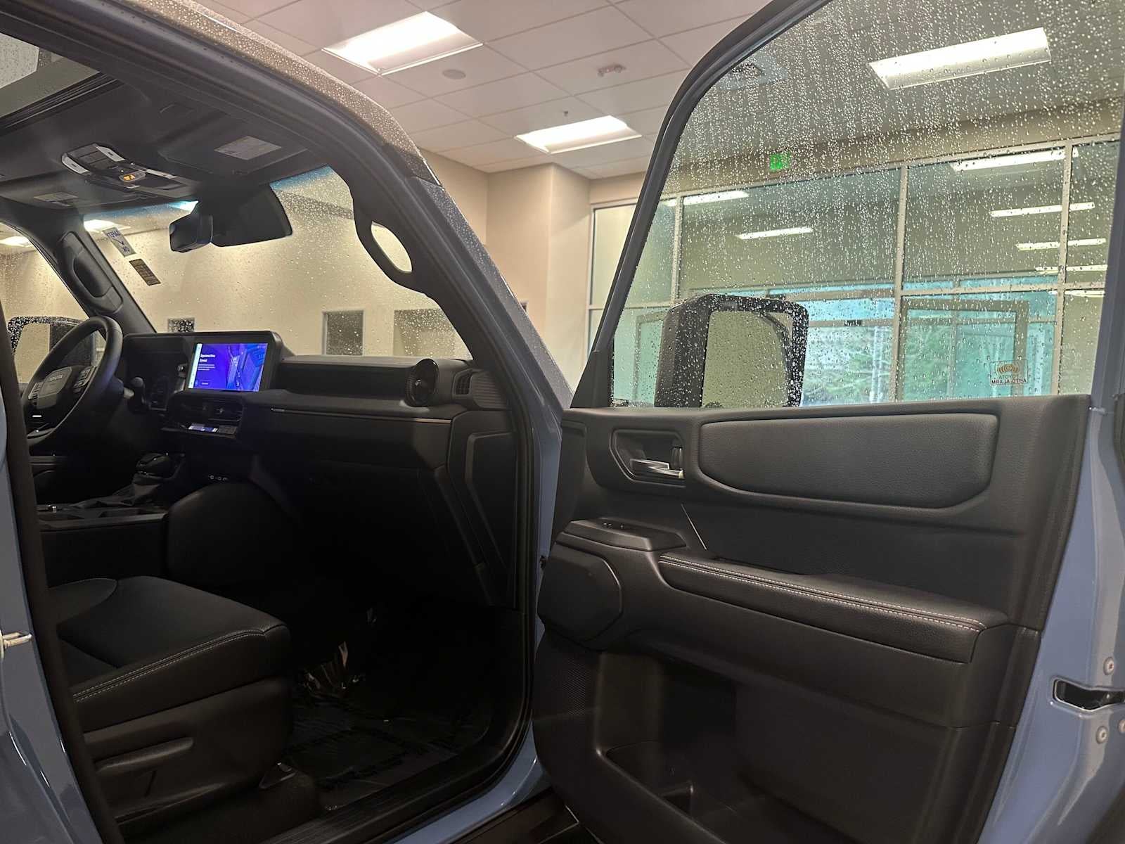 2025 Toyota Land Cruiser 4WD (Natl)