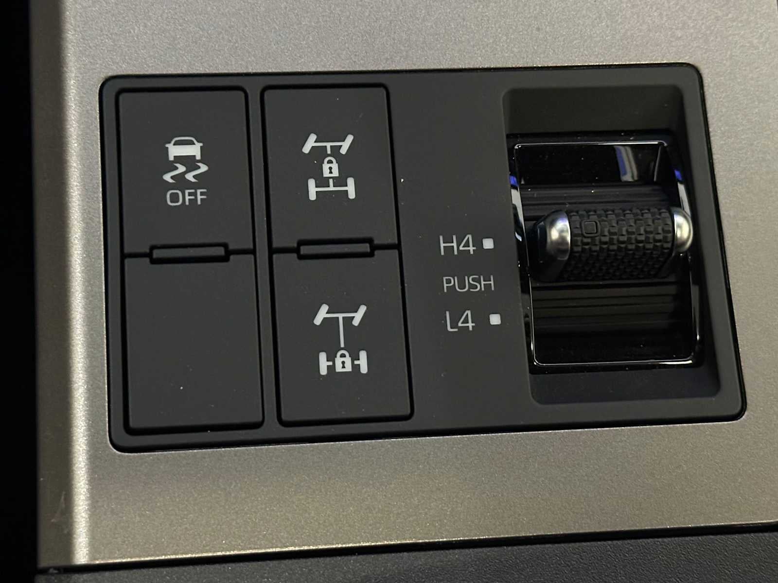 2025 Toyota Land Cruiser 4WD (Natl)