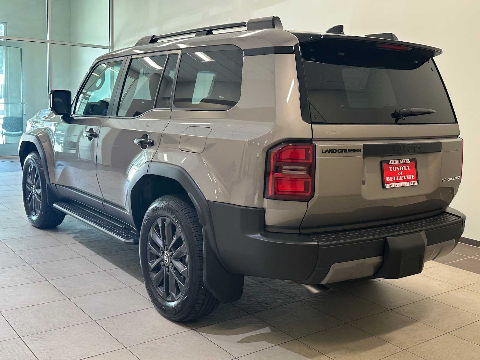 2025 Toyota Land Cruiser 4WD (Natl)