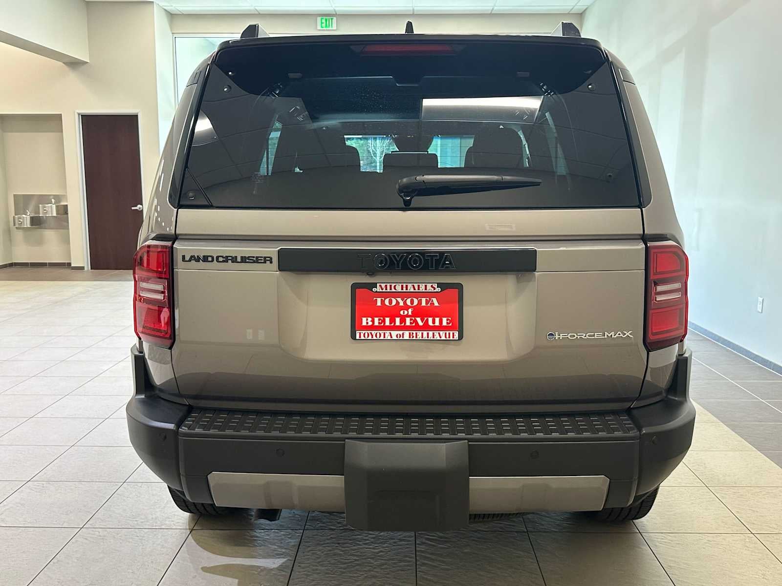 2025 Toyota Land Cruiser 4WD (Natl)