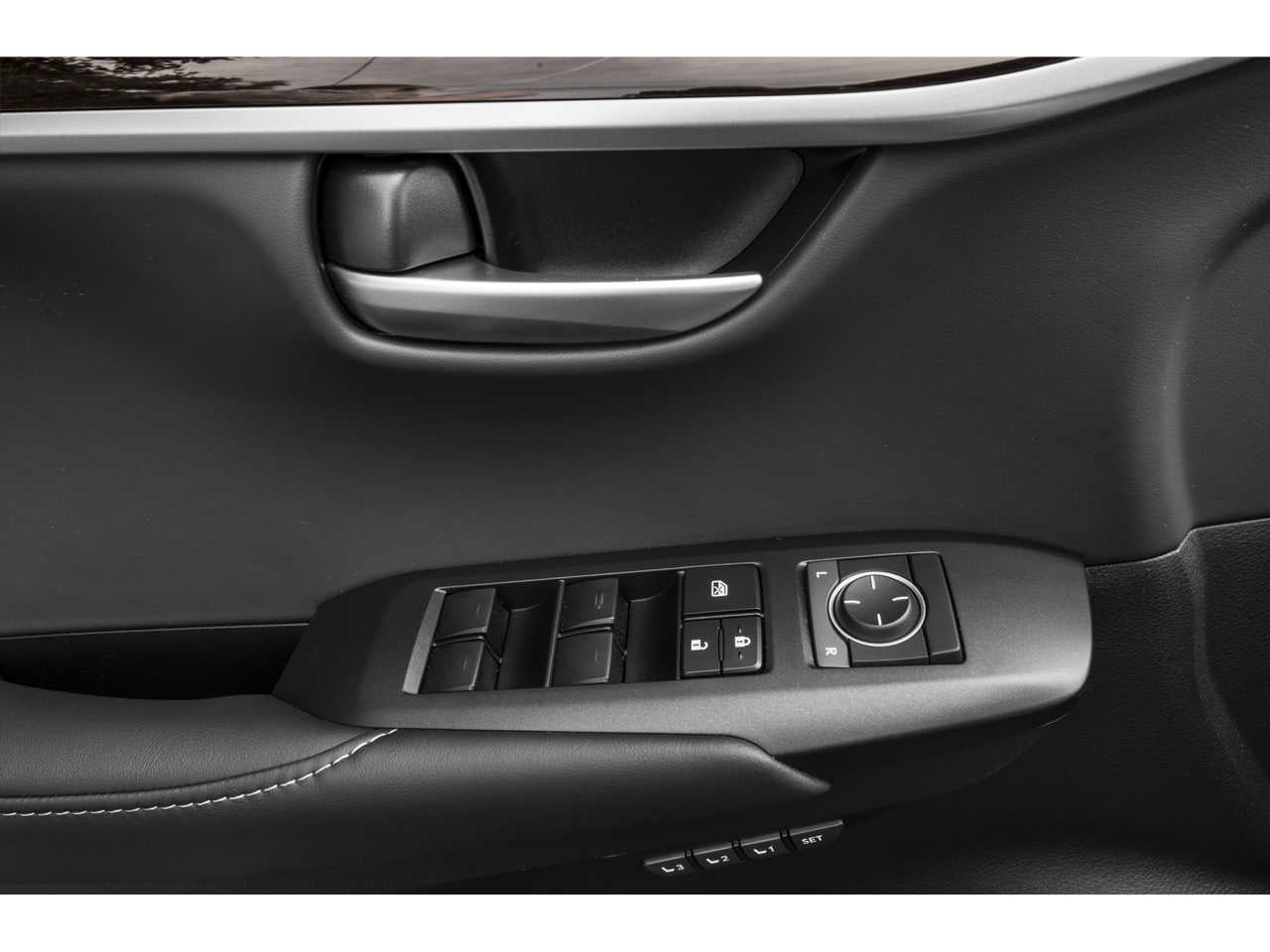 2015 Lexus NX 300h AWD 4dr