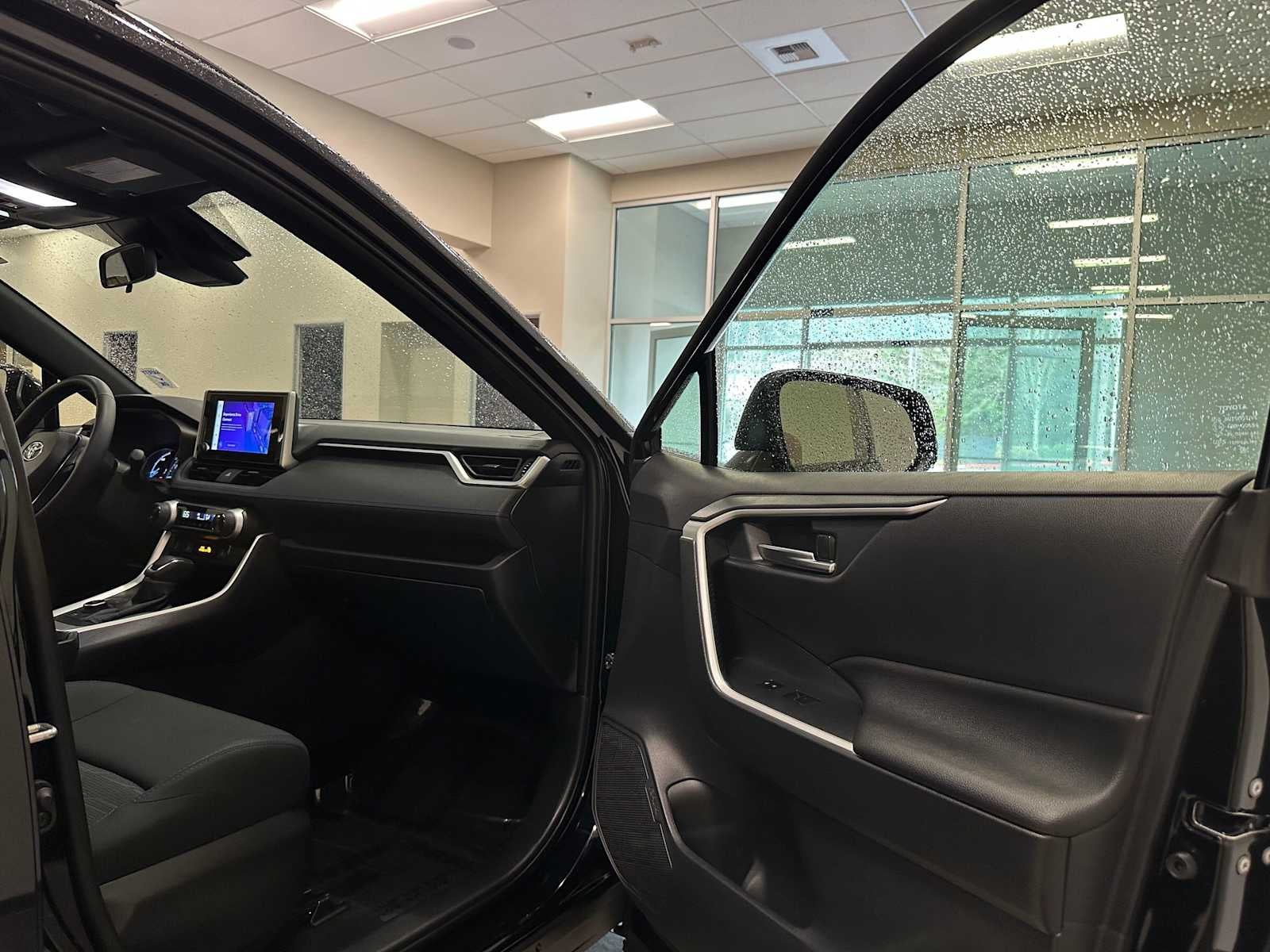 2025 Toyota RAV4 Hybrid SE