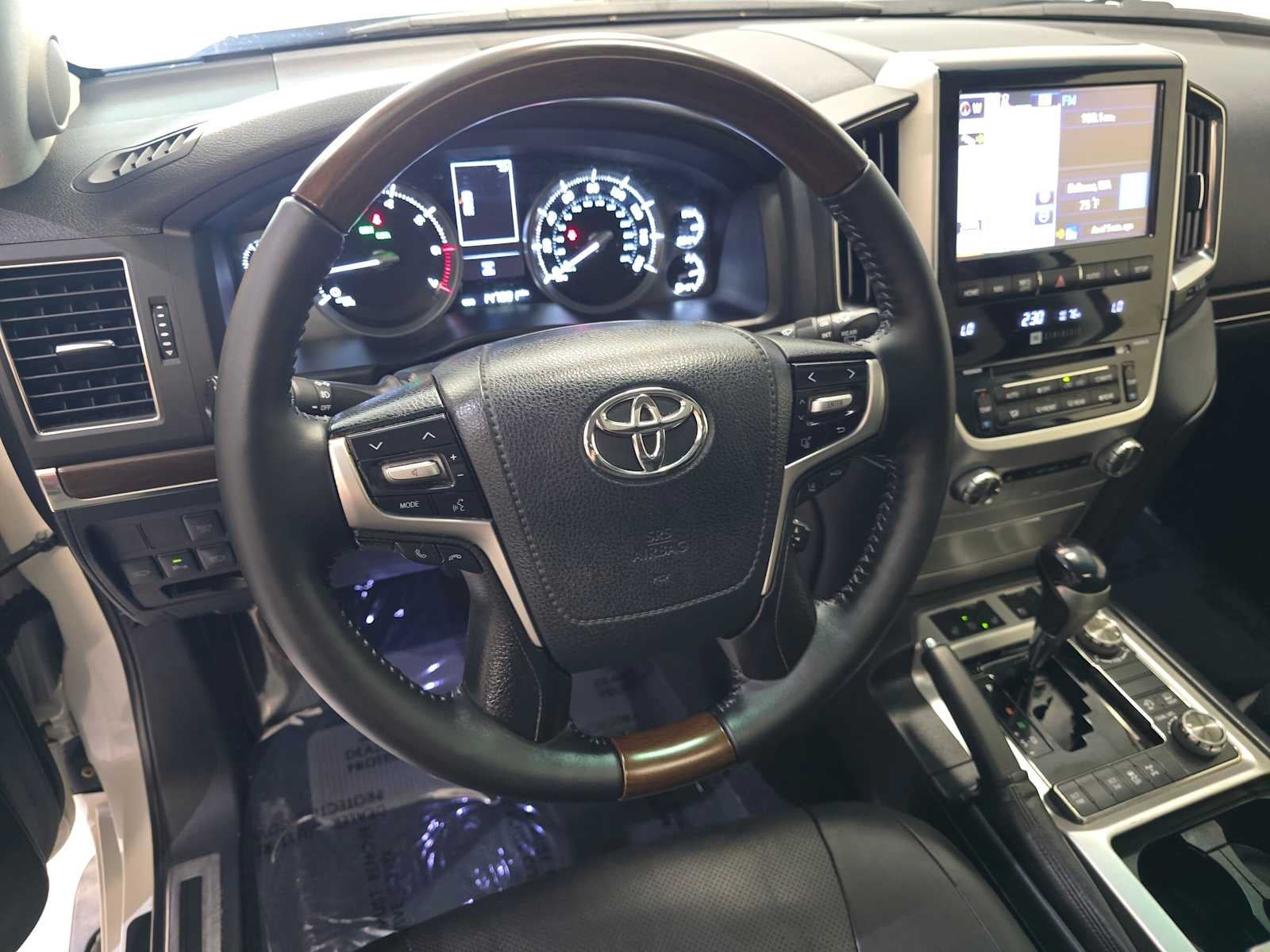 2017 Toyota Land Cruiser 4WD (Natl)