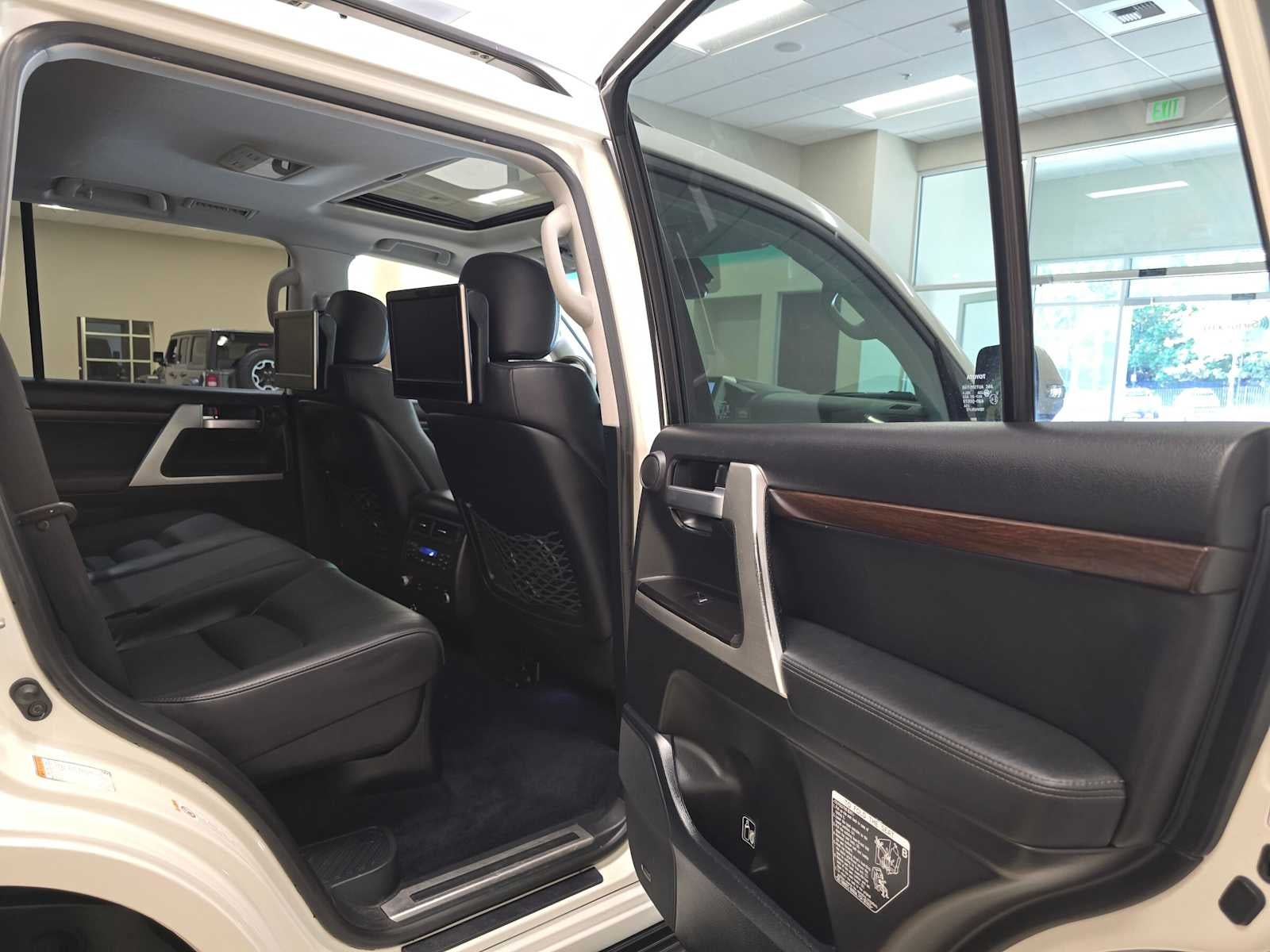 2017 Toyota Land Cruiser 4WD (Natl)