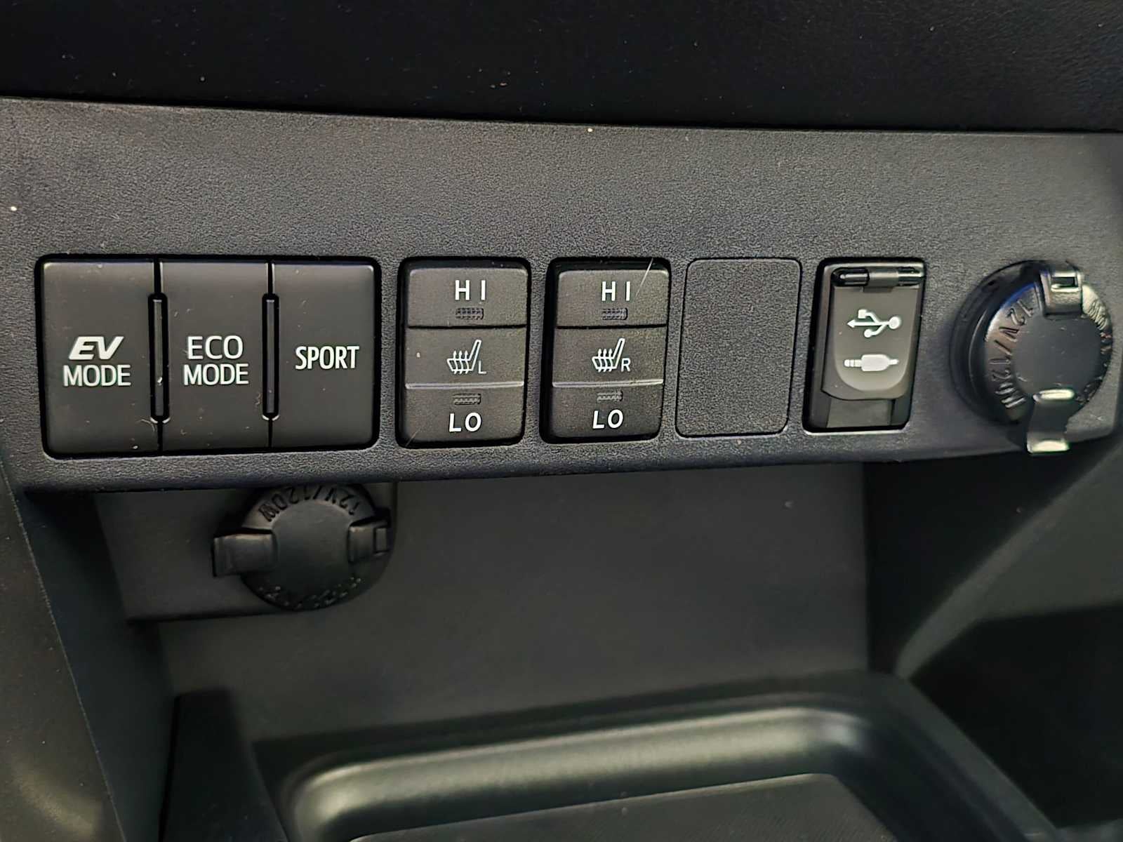 2018 Toyota RAV4 Hybrid SE