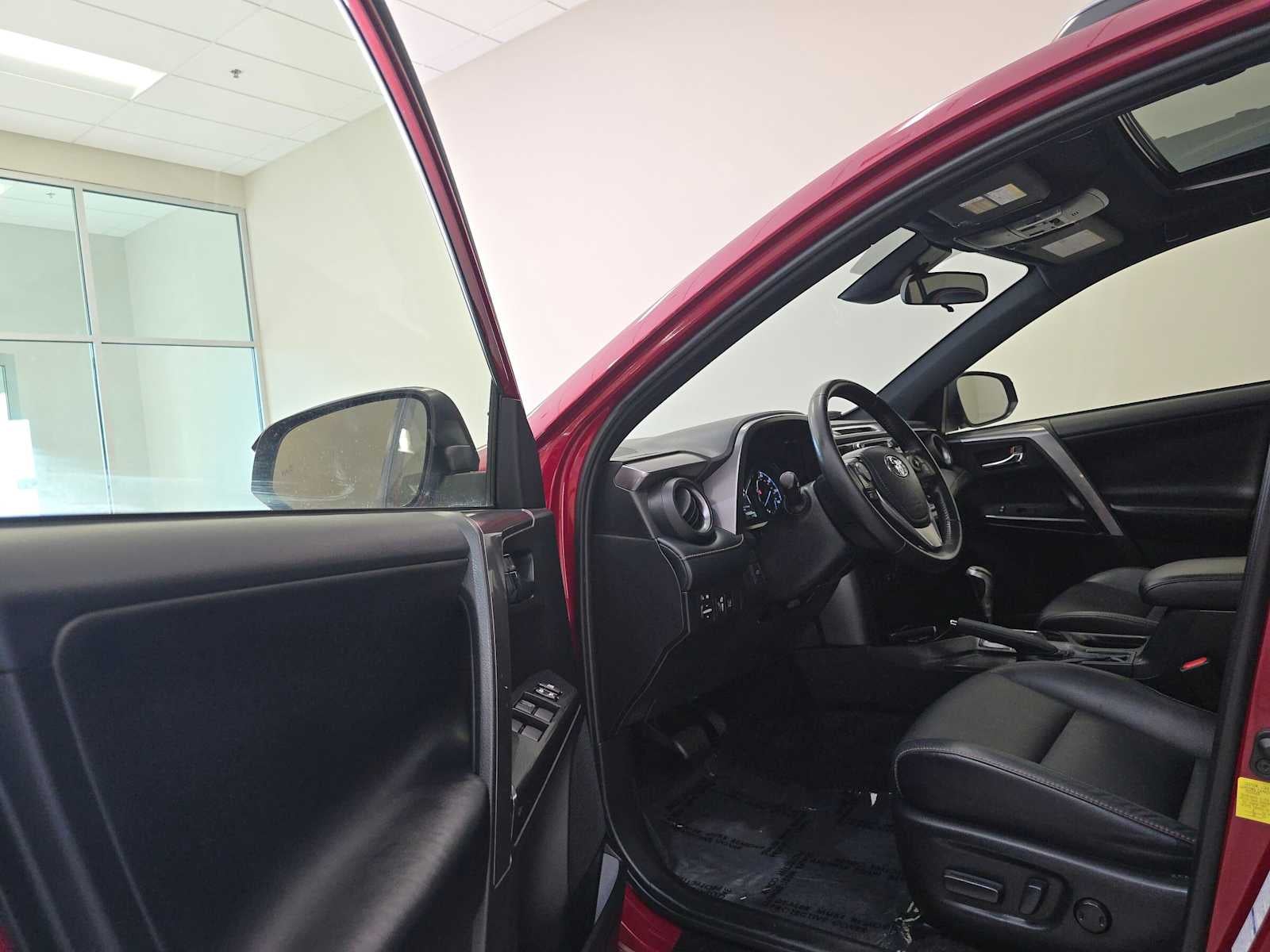 2018 Toyota RAV4 Hybrid SE