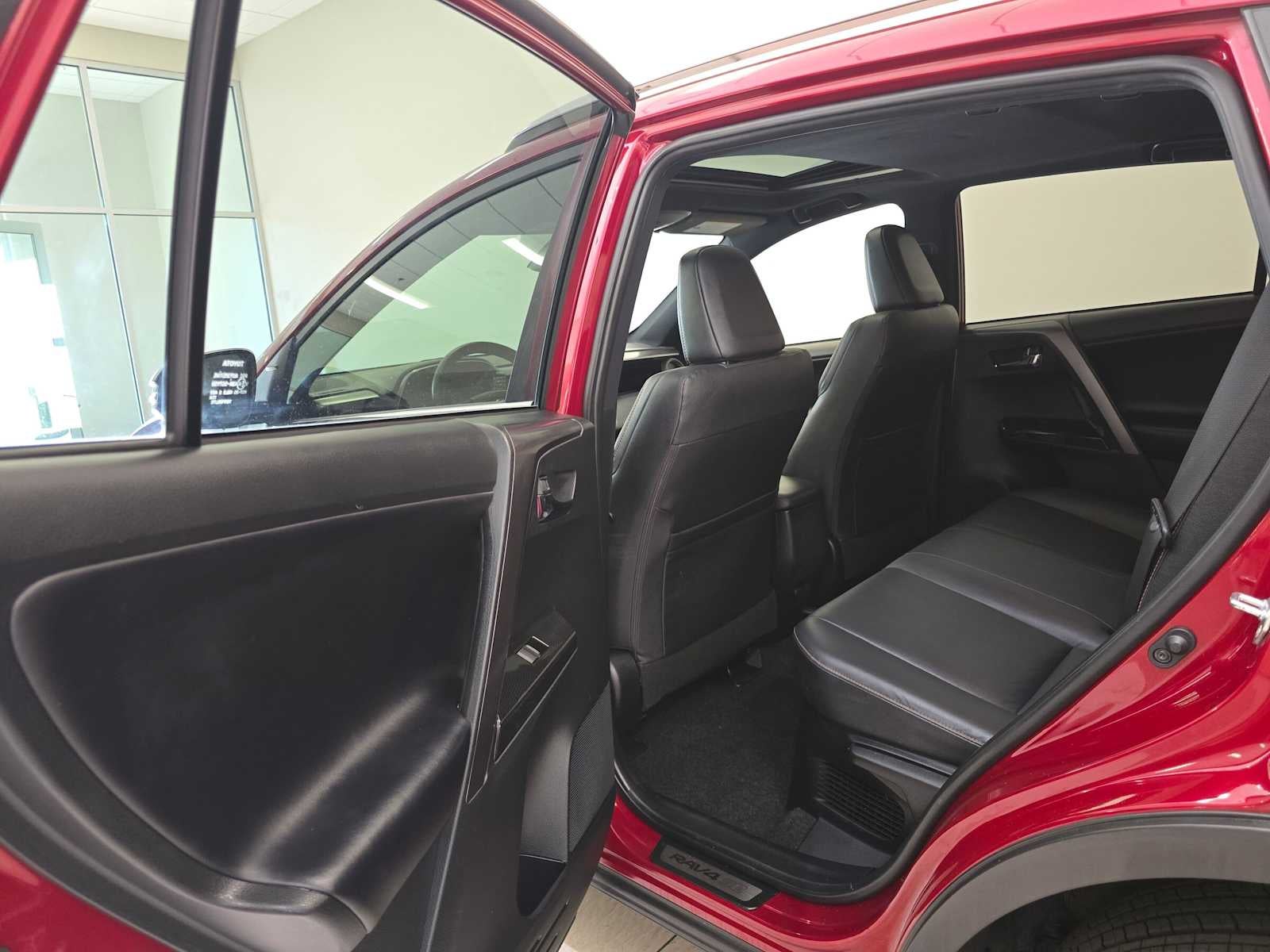 2018 Toyota RAV4 Hybrid SE
