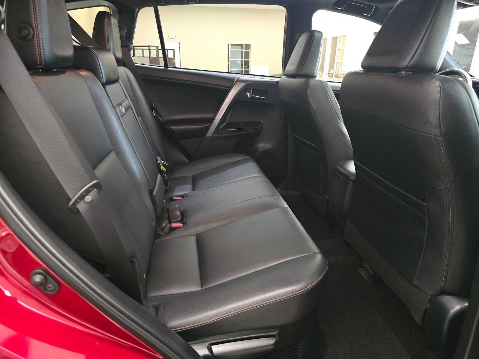 2018 Toyota RAV4 Hybrid SE