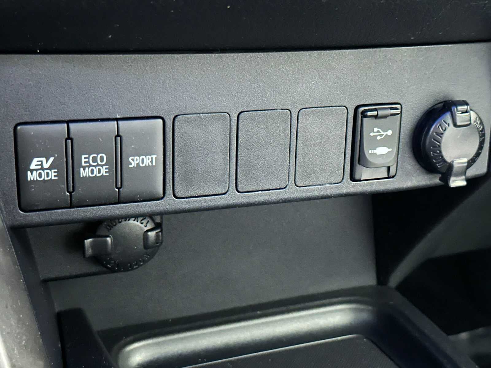 2018 Toyota RAV4 Hybrid LE