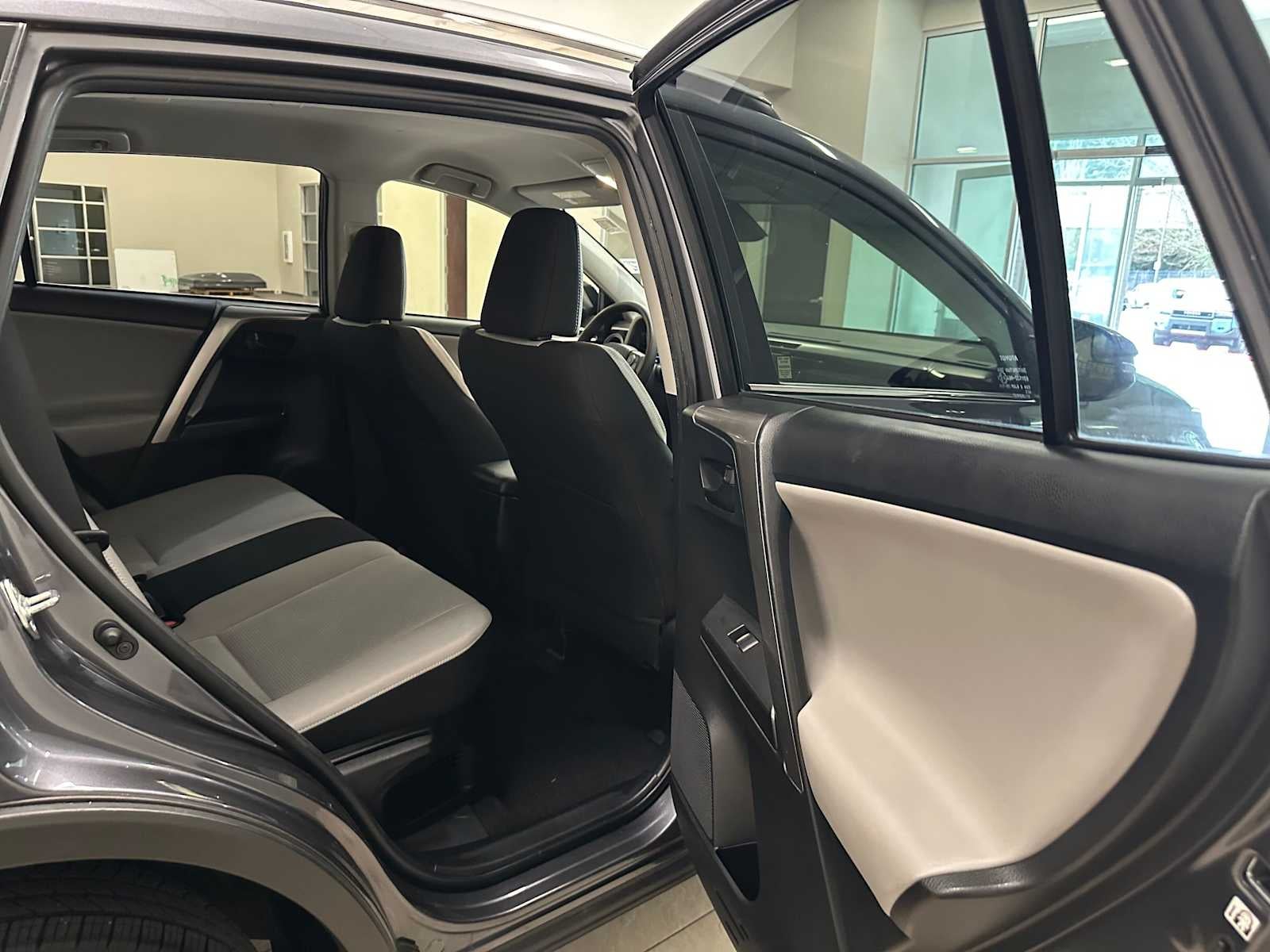 2018 Toyota RAV4 Hybrid LE