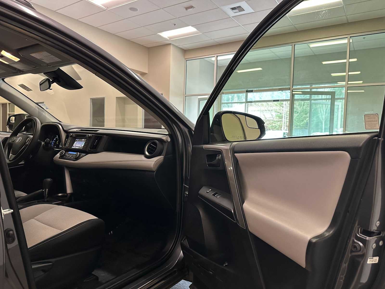 2018 Toyota RAV4 Hybrid LE