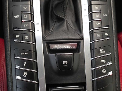 2015 Porsche Macan Turbo