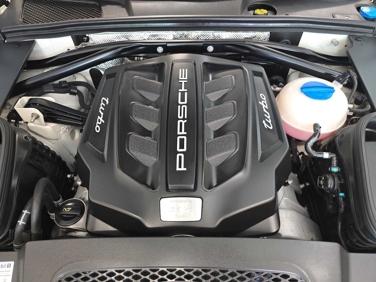 2015 Porsche Macan Turbo