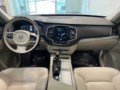 2022 Volvo XC90 Momentum