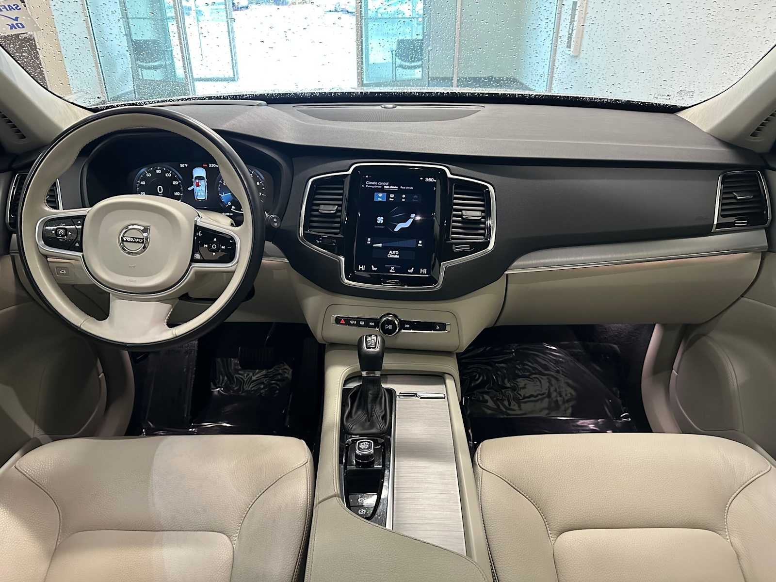 2022 Volvo XC90 Momentum