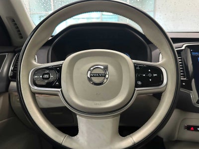 2022 Volvo XC90 Momentum