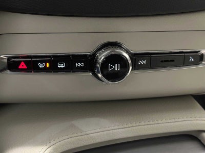 2022 Volvo XC90 Momentum